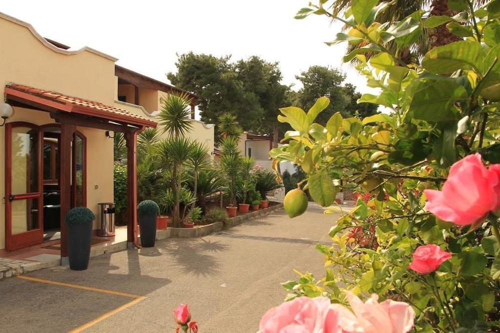 Hotel Club Bellavista В'єсте Екстер'єр фото