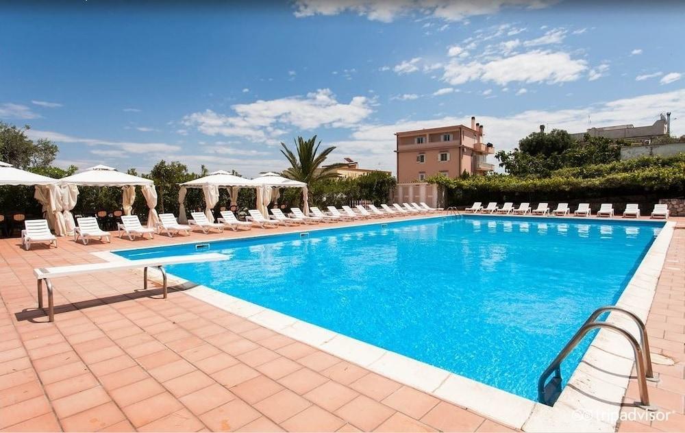 Hotel Club Bellavista В'єсте Екстер'єр фото